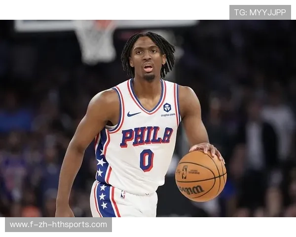 兰德尔强硬背身单打打进,攻守兼备助力球队胜利 兰德尔强硬背身单打打进,攻守兼备助力球队胜利